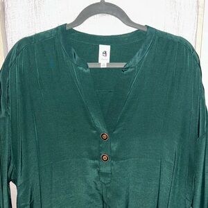 FLAWLESS Green Button-Up Shirt